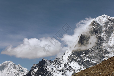 雪雪山远足顶峰爬坡冰川风景高山天空岩石环境活动图片