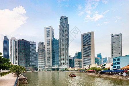 新加坡有摩天大楼和餐馆的奎恩图片
