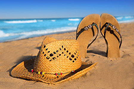 金沙滩 有夏帽和凉鞋图片