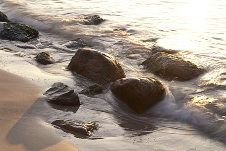 阿伦肖普海岸石头反射戏剧性泡沫冥想断路器旅游岩石支撑牧歌图片