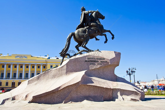 圣彼得堡雕塑城市旅游荣誉旅行骑士艺术天空石头君主图片