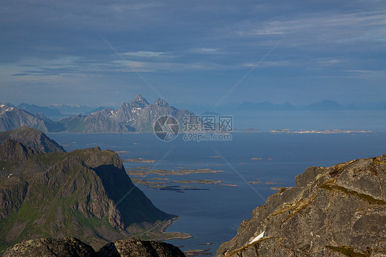 洛弗顿群岛峡湾风景海洋山脉山顶全景图片