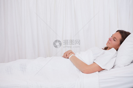 睡眠病人的侧面视图图片