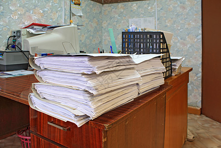 办公桌上文件的堆放情况组织白色档案报告学习文书页数文件夹职业桌子图片