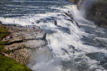 Gullfos 野生瀑布 强大的自来水和人民 冰岛图片