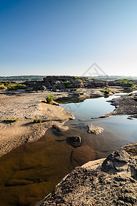 Sampanbok 湄公河中的池塘旅行支撑热带悬崖晴天风景岩石地平线天空石头图片