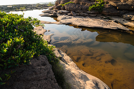Sampanbok 湄公河中的池塘支撑悬崖风景岩石地平线巨石天空旅行旅游热带图片