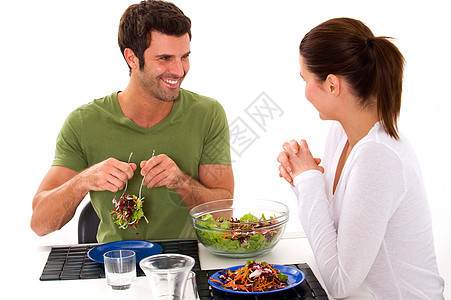 夫妻共进午餐饮食两个人微笑桌子同居沙拉蔬菜食物成年人青菜图片