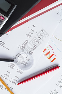 由财务文件涵盖的工作表成功文件夹商业图表红色报告计算器金融文书玻璃图片