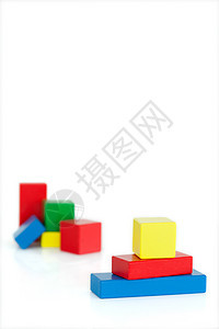 儿童木制木块玩具操场立方体红色游戏蓝色绿色喜悦学习童年图片