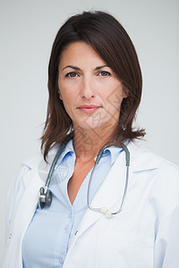 女医生的肖像专家服务从业者关爱制服女性女士磨砂膏药品专注背景图片