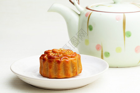 中国中日秋节的月饼美食茶壶陶瓷月亮制品食品陶器蛋糕木板节日图片