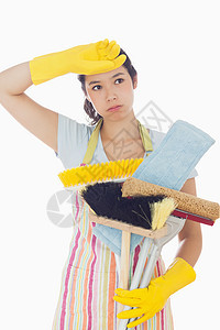 持有清洁工具的过度劳动妇女图片
