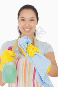 妇女清洁窗口黑发快乐喷雾家庭手套服务塑胶用品工作眼睛图片