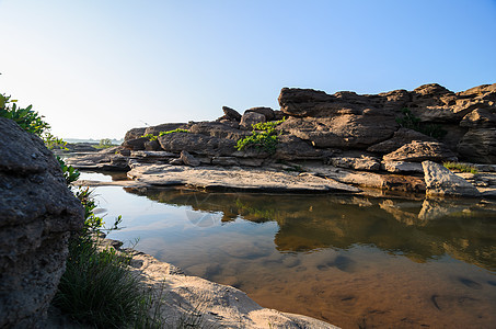 Sampanbok 湄公河中的池塘旅游支撑岩石晴天旅行风景地平线石头悬崖热带图片