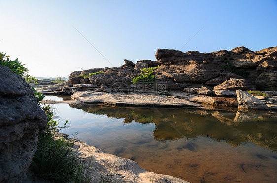 Sampanbok 湄公河中的池塘旅游支撑岩石晴天旅行风景地平线石头悬崖热带图片