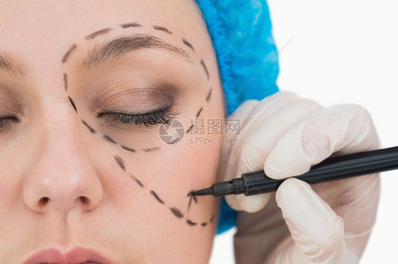 外科医生用严重女人的脸写作图片