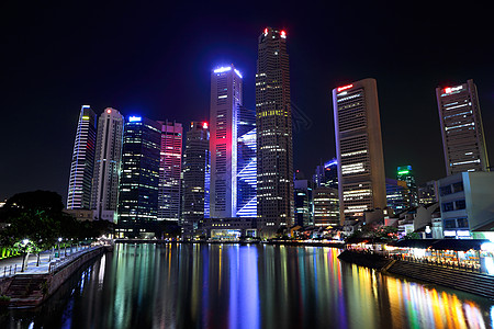 新加坡夜间鱼尾狮反射建造旅游场景商业旅行蓝色天际生活图片