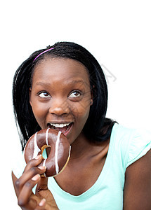 开心的年轻女人 吃巧克力甜甜甜圈图片