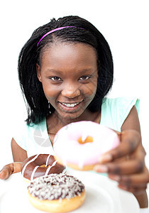 年轻美女拿着甜甜圈图片