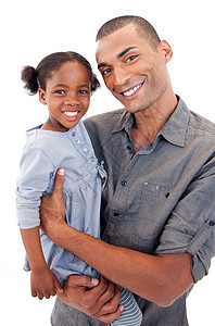 快乐的非裔美国爸爸抱着她女儿图片