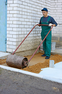 为铺路做准备石匠行人盲区鹅卵石男人建设者地面工人工作商业图片