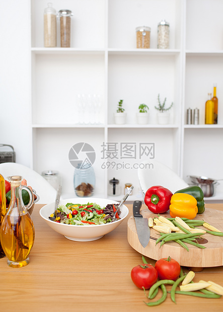 健康沙拉液体玉米食物饮食午餐花园蔬菜桌子豆子胡椒图片