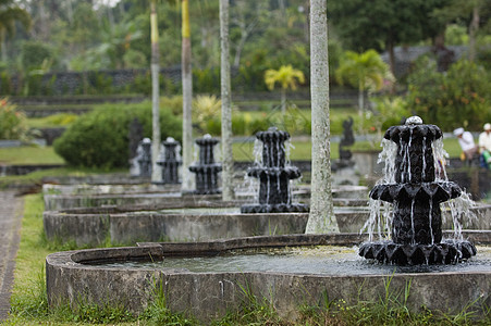 Tirtagangga水宫异国花园石头传统公园树木寺庙水池美化宗教图片