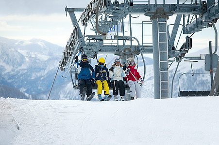 滑雪者假期山脉生活娱乐缆车活动电缆升降椅悬崖滑雪图片