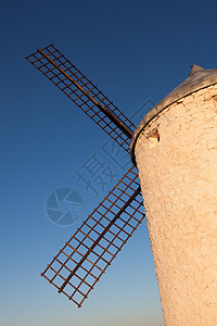 西班牙卡斯蒂利亚拉曼查康苏格拉的风车旅行村庄晴天历史旅游遗产图片