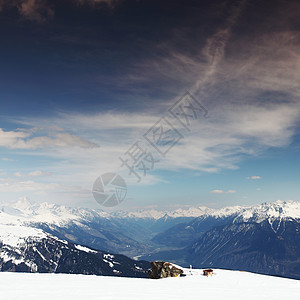 山上有高山季节暴风雪全景滑雪冻结天空单板运动阳光蓝色图片