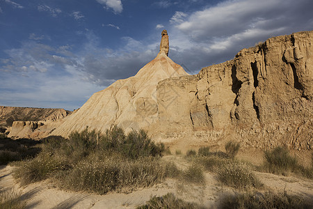 西班牙纳瓦拉岩石荒漠化旅游石头编队沙漠晴天图片