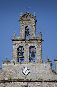Orzales教堂西班牙坎塔布里亚晴天教会遗产石头旅行旅游建筑学钟声建筑宗教图片