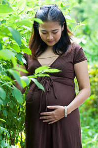 成为美丽的怀孕母亲的美丽孕妇母性标题妊娠孩子学期肚子腹部女士女性劳动图片