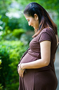 成为美丽的怀孕母亲的美丽孕妇钥匙标题父母女性学期孩子女士妈妈母性腹部图片