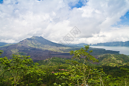 巴厘岛的金塔马尼活火山图片