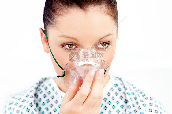带氧气罩的女病人图片