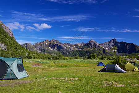 在洛福顿岛野外露营帐篷全景峡湾山脉风景岛屿图片