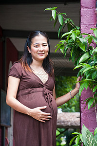 成为美丽的怀孕母亲的美丽孕妇孩子女性学期劳动妈妈孕育肚子金发妇产科图片
