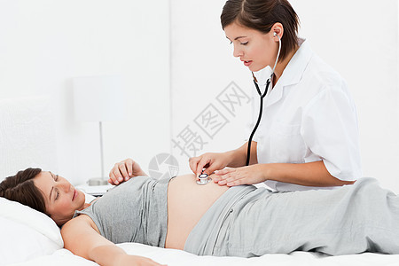 带护士的孕妇女士母性腹部几个月母亲妻子生活说谎女性父母图片