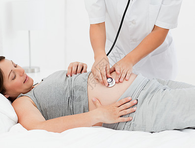 带护士的孕妇生活白色喜悦幸福女性怀孕享受女士父母几个月图片
