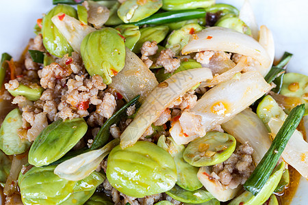 烤猪肉和臭豆豆香料猪肉食物辣椒油炸胡椒蔬菜洋葱臭豆粉末图片