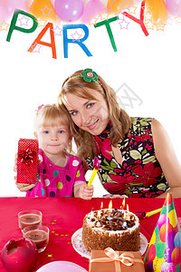 聚会桌上的母亲和小女孩图片