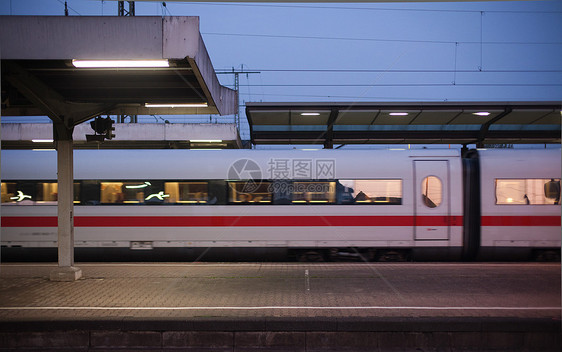 火车站的德国列车火车过境旅行活力轻轨平台技术运输机车城际图片