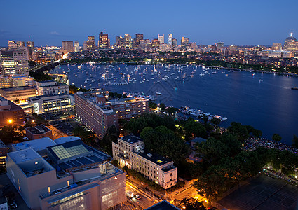 麻省理工学院剑桥和波士顿的空中视图正方形天际校园建筑学城市景观建筑物天空反射地标背景