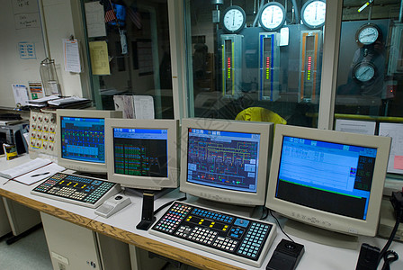 控制台控制室加热管道屏幕工程机械植物中心金属制造业图片