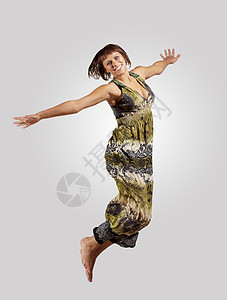 年轻女子跳舞跳跃有氧运动体操女士运动艺术音乐工作室灵活性姿势演员图片