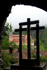 西班牙阿斯图里亚斯Covadonga保护区旅游石头校长避难所宗教牧师旅行岩石教堂图片