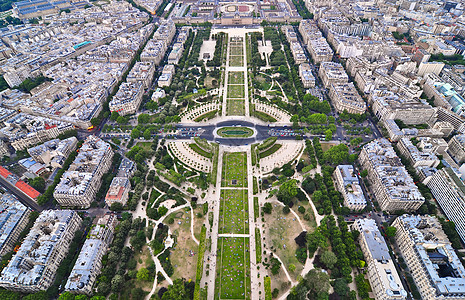 Eiffel塔的巴黎全景花园火星行人城市鸟类线条公园街道旅游道路图片