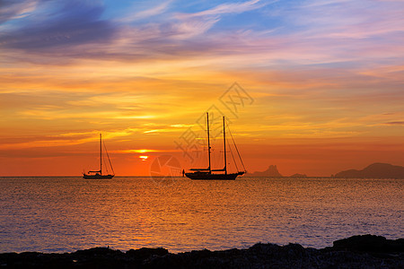 Ibiza 视图从前台的色彩多彩的日落胰岛橙子太阳天空海岸海滩旅游假期帆船支撑图片